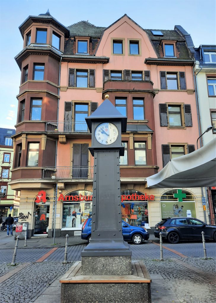 #Uhrtürmchen #Bornheim