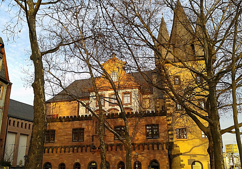 #Altstadt #Mainufer #Römer #Römerberg #Saalhof #Rententurm #Mainkai