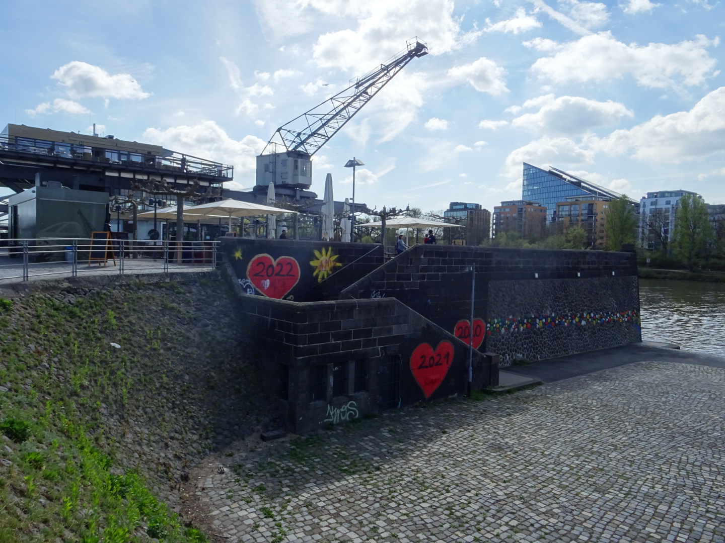 Gastronomie mit Mainblick - Ruhrorter Werft/ Foto: Karola Neder