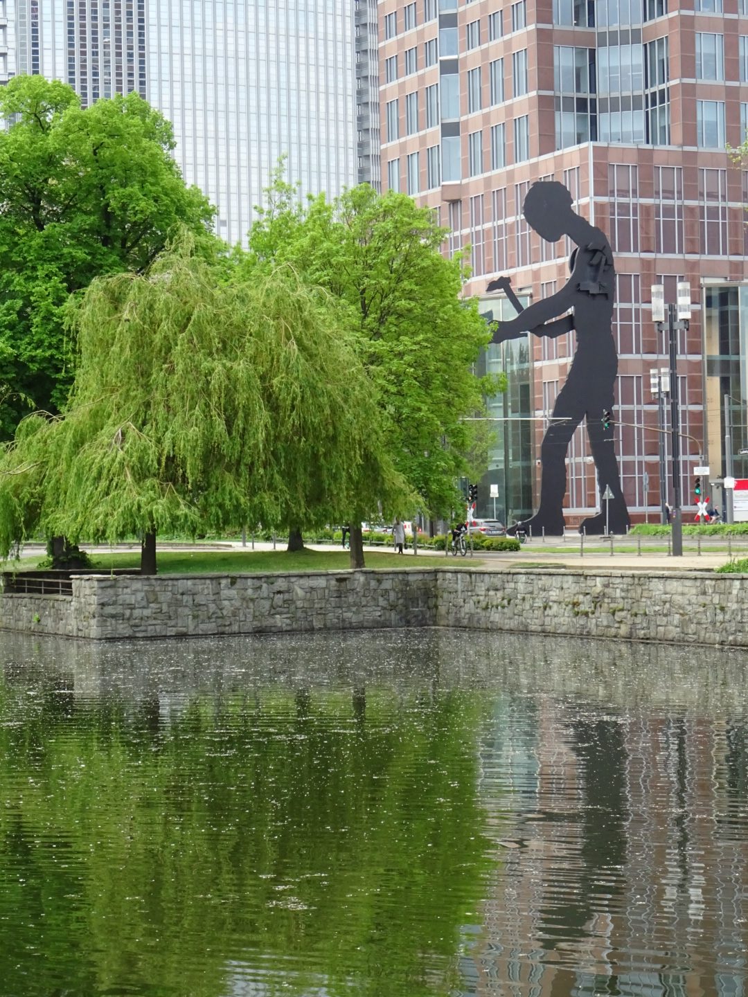 Ludwig Erhard Anlage, Hammering Man/ Foto: Karola Neder