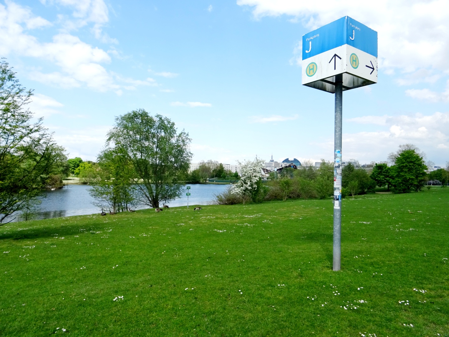 Haltepunkt der Frankfurter Feldbahn im Rebstockpark/ Foto: Karola Neder