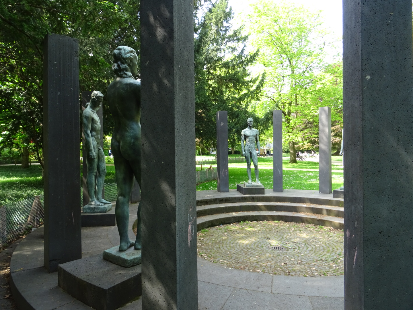 "Ring der Statuen" im Rothschildpark/ Foto: Karola Neder