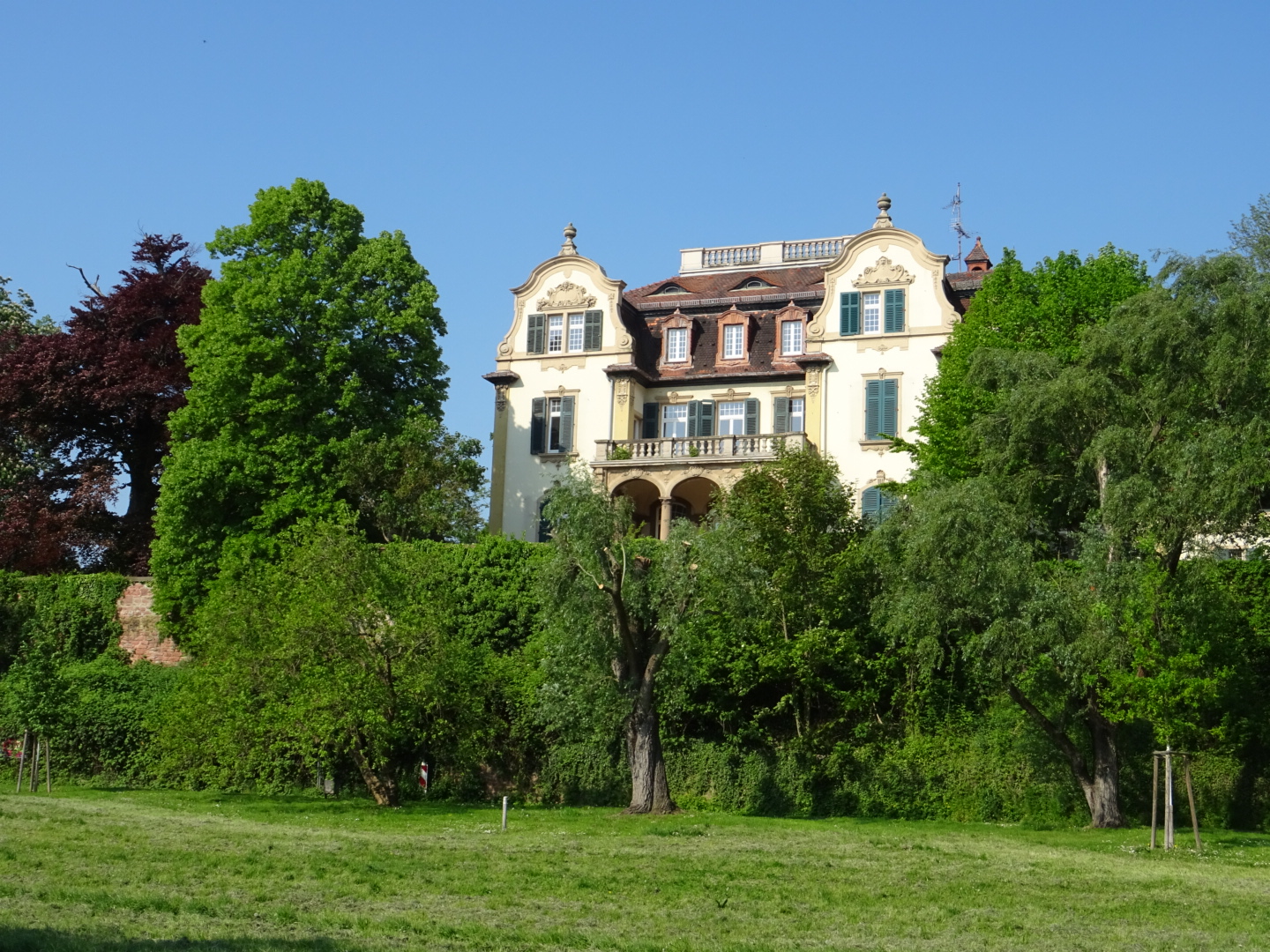Villa Meister am Mainufer in Sindlingen/ Foto: Karola Neder