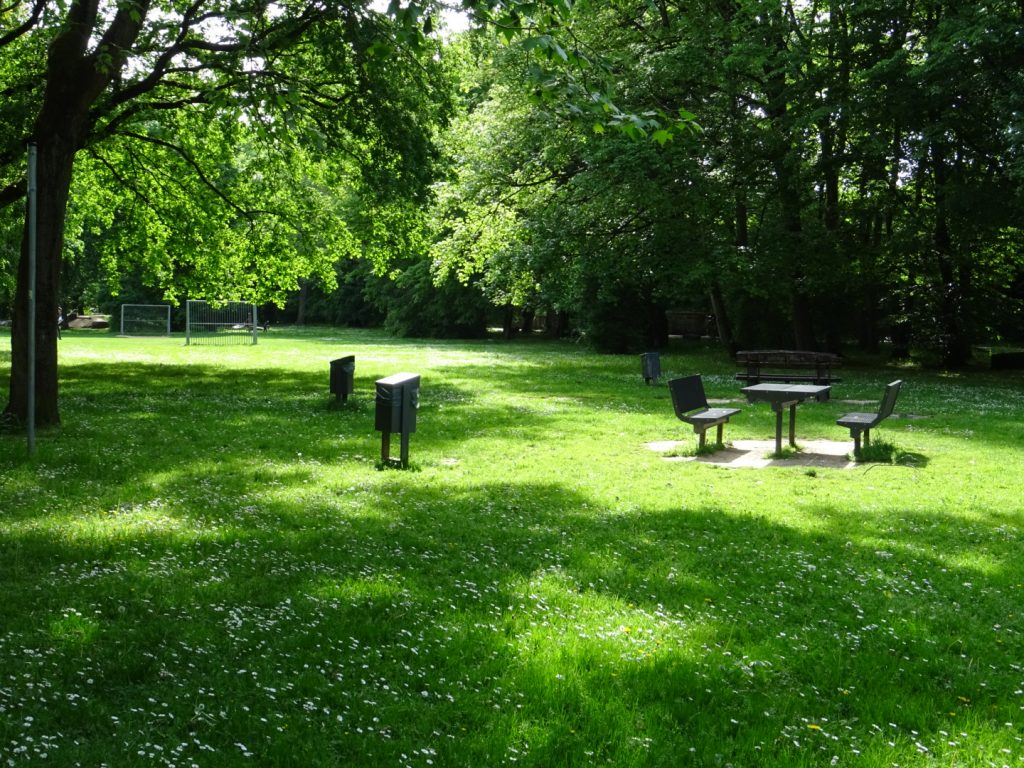 Park an der Bechtenwaldstraße in Frankfurt Zeilsheim