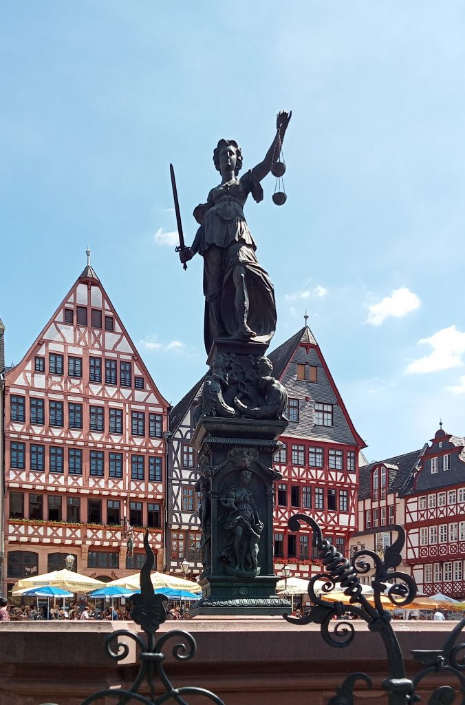 #FrankfurtamMain #Straßenbahnlinie11 #Römer #Justitiabrunnen #Römerberg #Altstadt #Gerechtigkeitsbrunnen #Justitia-Brunnen