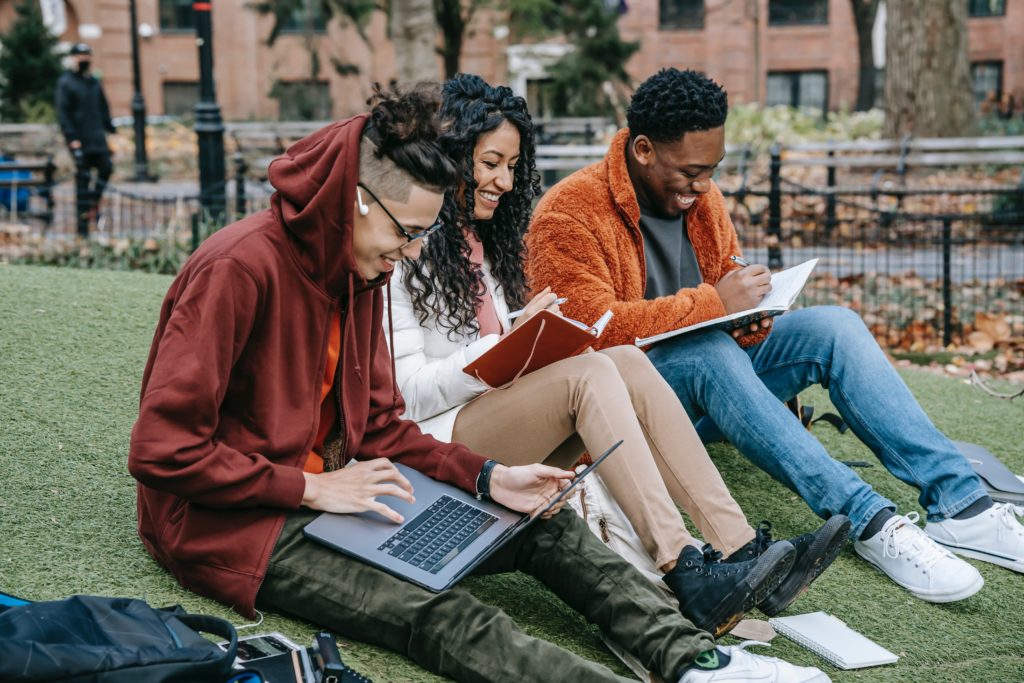 Studenten auf Campus