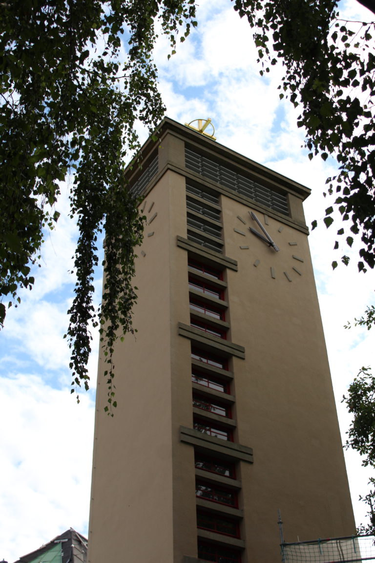 #kriche #frankfurt #niederursel #Kirchturm