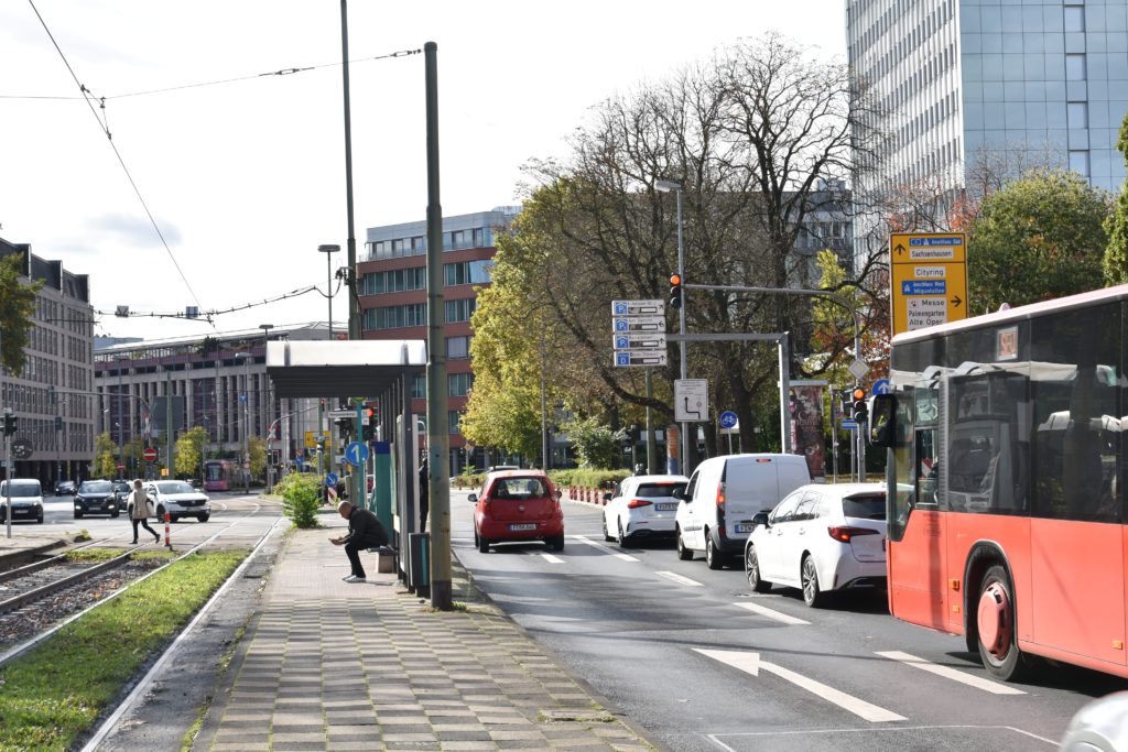 Strassenbahn Linie12 Stadtrundfahrt Hessendenkmal