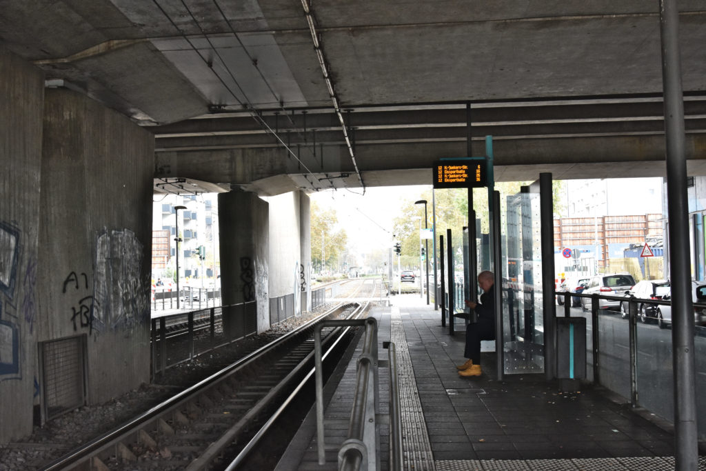 Strassenbahn Linie12 Stadtrundfahrt Niederrad Bahnhof