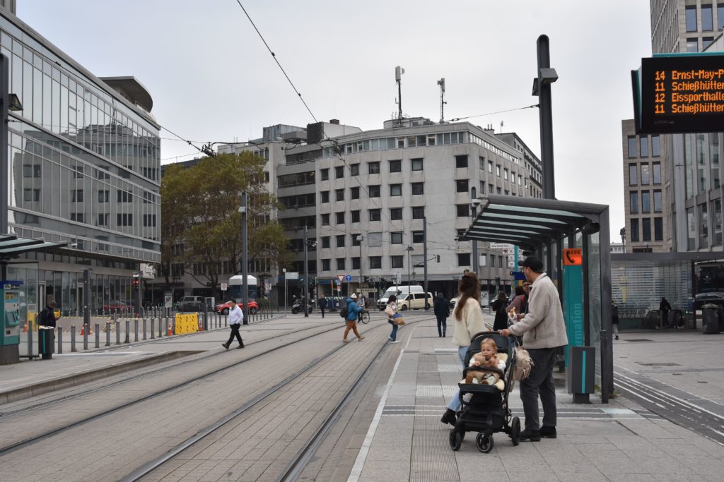 Strassenbahn Linie12 Stadtrundfahrt Willy-Brandt-Platz