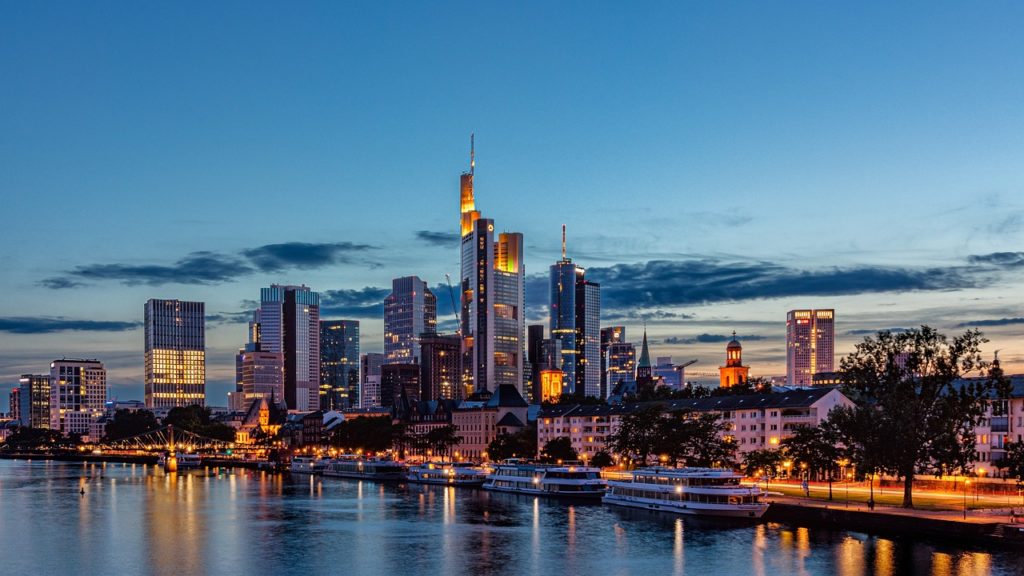 Naturwandeln & Stadtlicht zur Blauen Stunde