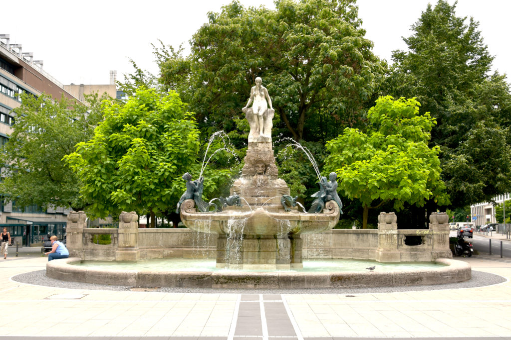 #Erfrischungsbrunnen#Märchenbrunnen-Willy-Brand-Platz#Frankfurt